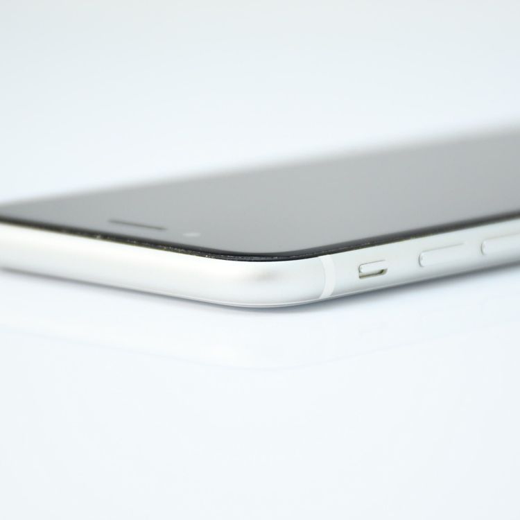 ʡХåƥ꡼83%SIMե꡼ iPhone SE 2 128GB ۥ磻