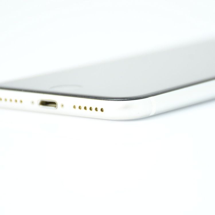 �ڱվ����ʡ������Хåƥ꡼81���docomo SIM�ե꡼ iPhone SE �裲���� 64GB