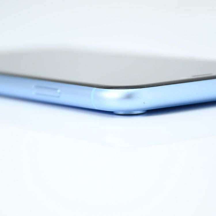 ��ư��ġ�����100 %��docomo SIM�ե꡼ iPhoneXR 64GB �֥롼