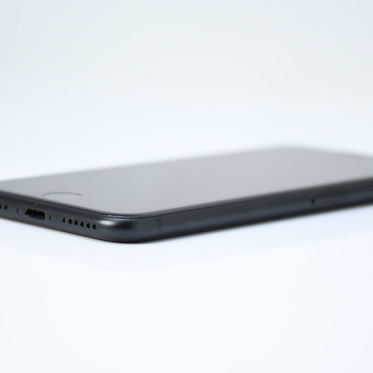 �ڽ����Хåƥ꡼�������� 85���SIM�ե꡼ iPhone SE �裲���� 64GB �֥�å�