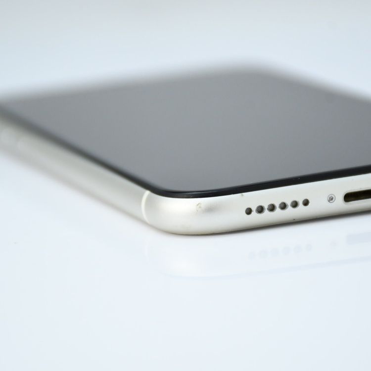 ��ư��ġ�����100 %���վ����ʡ� SIM�ե꡼ iPhone11 64GB �ۥ磻��