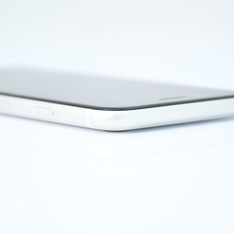 �����ʡ�SIM�ե꡼ iPhone SE �裲���� 128GB �ۥ磻��