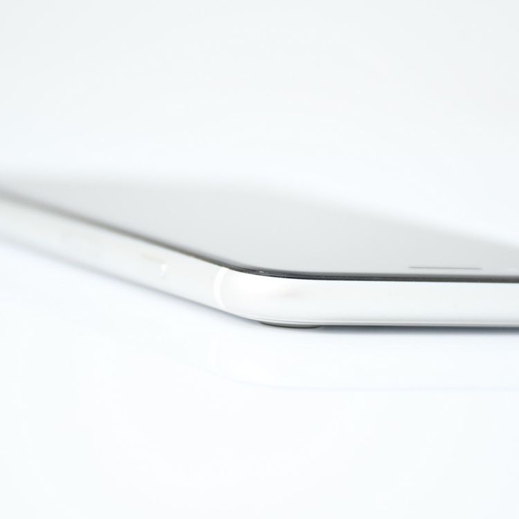 �����ʡ������Хåƥ꡼��������82���SIM�ե꡼ iPhone SE �裲���� 64GB �ۥ磻��