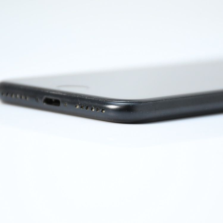 docomo SIM�ե꡼ iPhone SE �裲���� 64GB �֥�å�