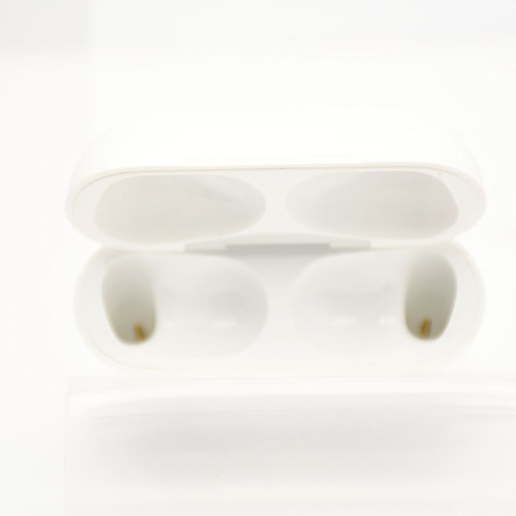 AirPods ��1���� with MagSafe Charging Case