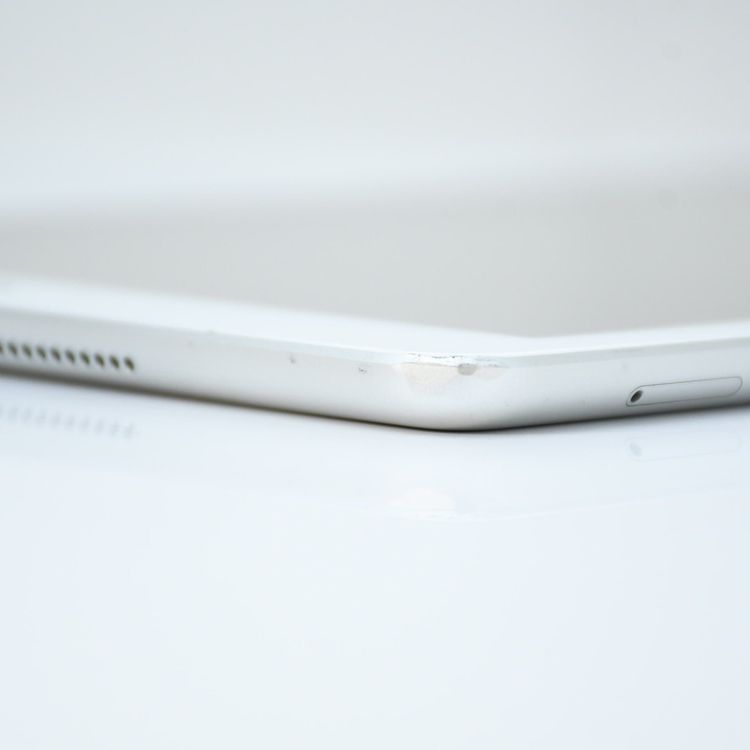 docomo SIM�ե꡼iPad ��6���� Wi-Fi + Cellular 32GB