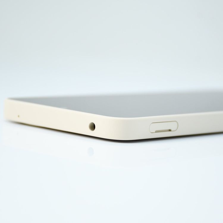 �ڿ���Ʊ�͡�Y!mobile SIM�ե꡼ AQUOS wish4 A402SH �ۥ磻��