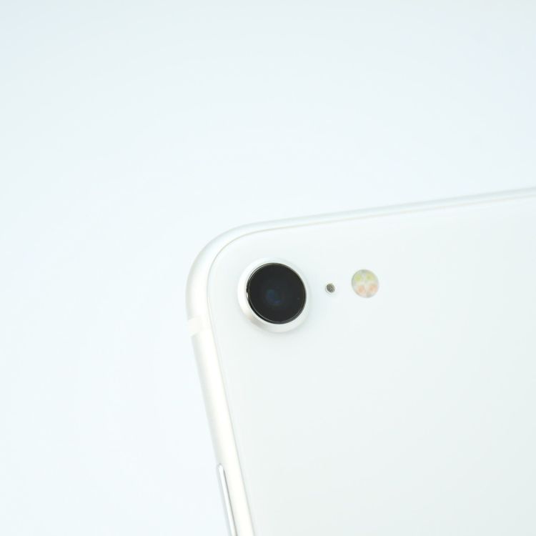 �����ʡ���°�ʴ�����docomo SIM�ե꡼ iPhone SE �裲���� 128GB �ۥ磻��