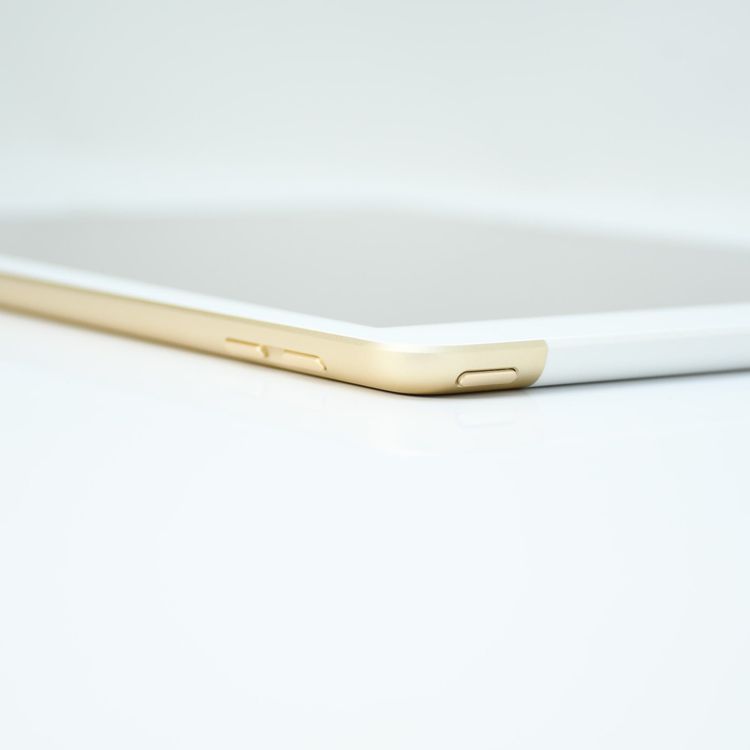 �����ʡ��Хåƥ꡼��������92���docomo SIM�ե꡼iPad ��5���� 32GB �������