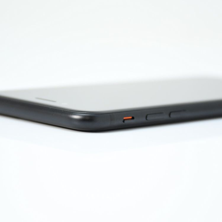 �ڽ����Хåƥ꡼80���SIM�ե꡼ iPhone SE �裲���� 64GB �֥�å�