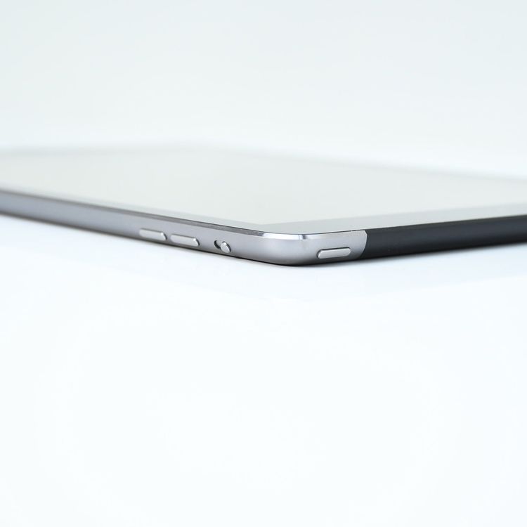 �ڥХåƥ꡼��������91������ʡ�au iPad Air 16GB