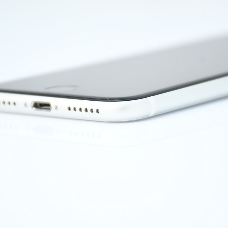 ��ư��ġ�����100 %�����ʡ�SIM�ե꡼ iPhone SE�裲���� 128GB �ۥ磻��