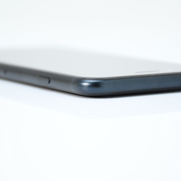 �ڽ����Хåƥ꡼89%�����ʡ�SIM�ե꡼ iPhone SE ��3���� 64GB �ߥåɥʥ���