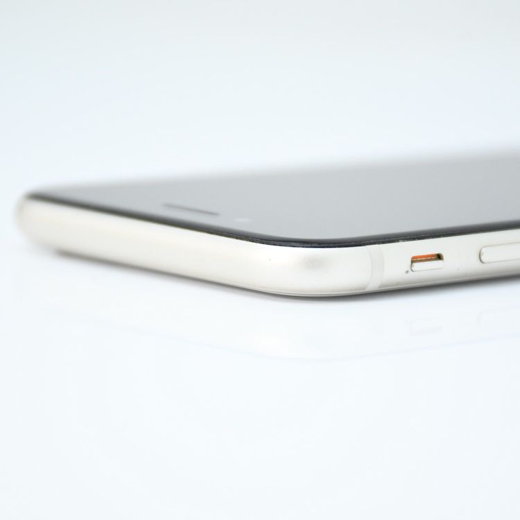 �ڥ����ȥ���饸��󥯡���������83%��SIM�ե꡼ iPhoneSE �裳���� 64GB