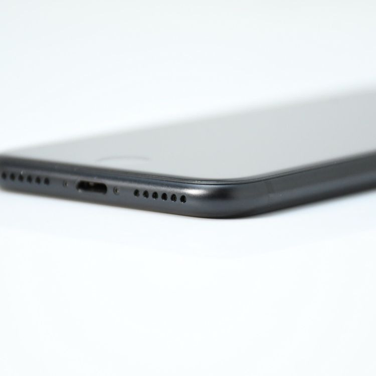 �ڽ����Хåƥ꡼81���SIM�ե꡼ iPhone SE �裲���� 64GB �֥�å�