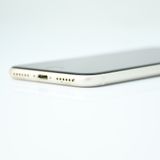 �ڽ����Хåƥ꡼84%��SIM�ե꡼ iPhoneSE �裳���� 64GB �������饤��