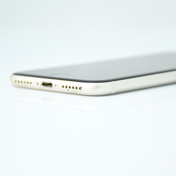 �ڽ����Хåƥ꡼84%��SIM�ե꡼ iPhoneSE �裳���� 64GB �������饤��