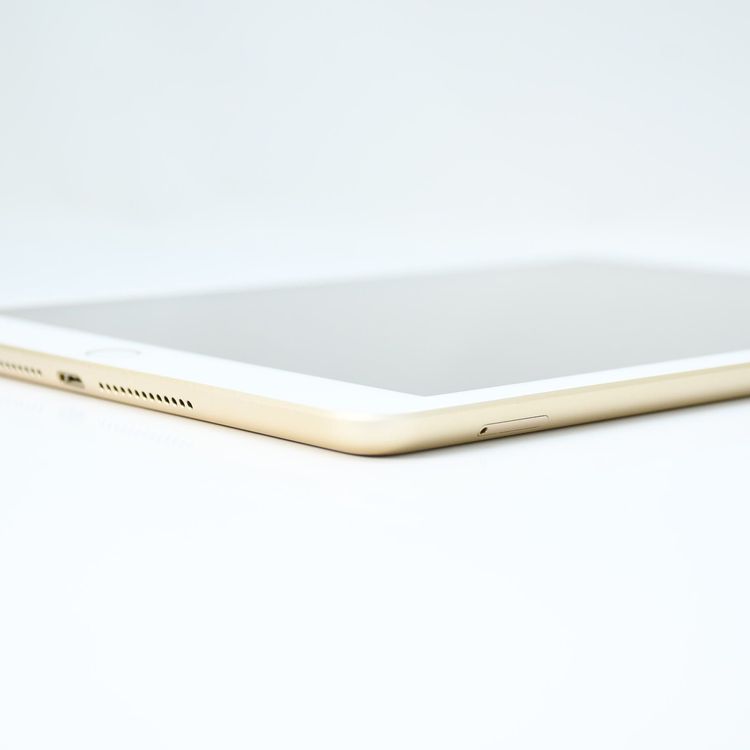 ʡdocomo SIMե꡼iPad(5) Wi-Fi + Cellular 32GB