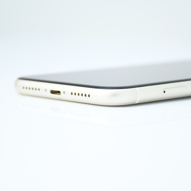 �����ʡ������Хåƥ꡼��������88���au SIM�ե꡼ iPhone11 64GB �ۥ磻��