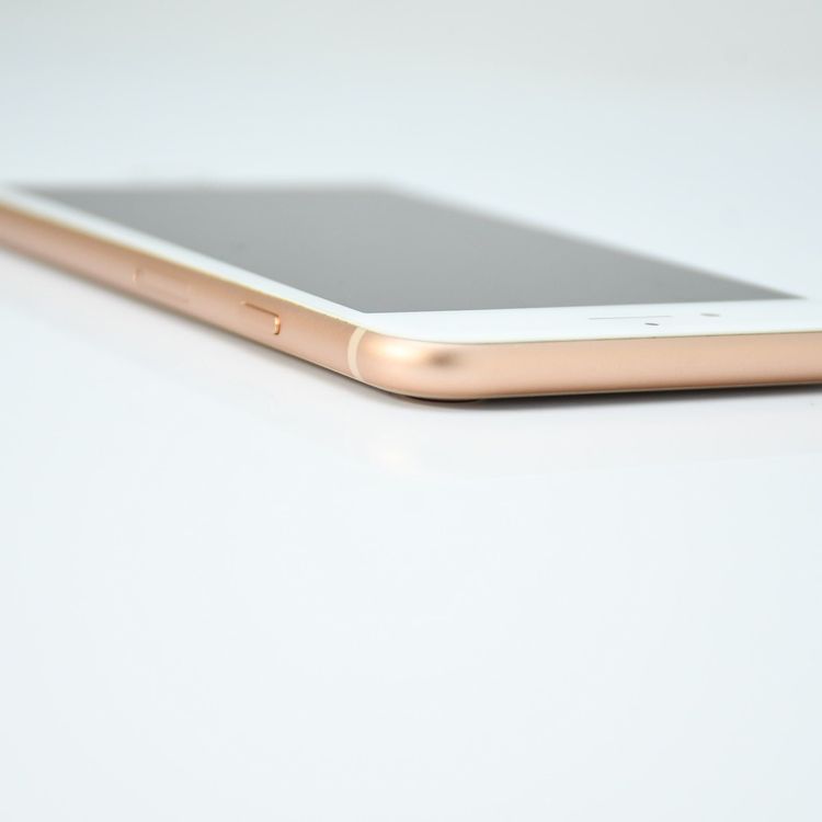 �����ʡ���°�ʴ�����SIM�ե꡼ iPhone8 64GB �������