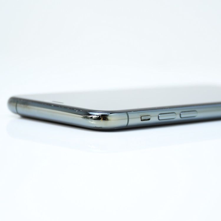 ��Face ID����󥯡��վ����ʡ�docomo SIM�ե꡼ iPhone11 Pro 256GB