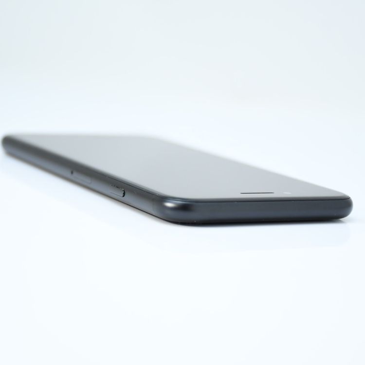 SIM�ե꡼ iPhone SE �裲���� 64GB �֥�å�