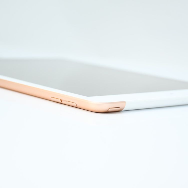 �����ʡ�docomo SIM�ե꡼iPad ��6���� Wi-Fi + Cellular 32GB