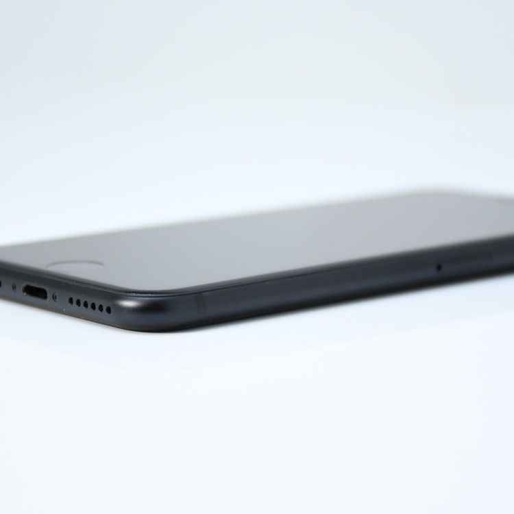 �ڽ����Хåƥ꡼�������� 81���SIM�ե꡼ iPhone SE �裲���� 64GB �֥�å�