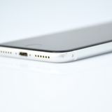 SIM�ե꡼ iPhone SE �裲���� 64GB �ۥ磻��