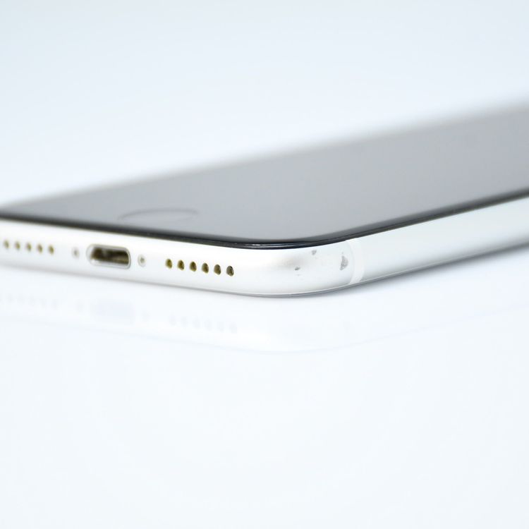 SIM�ե꡼ iPhone SE �裲���� 64GB �ۥ磻��