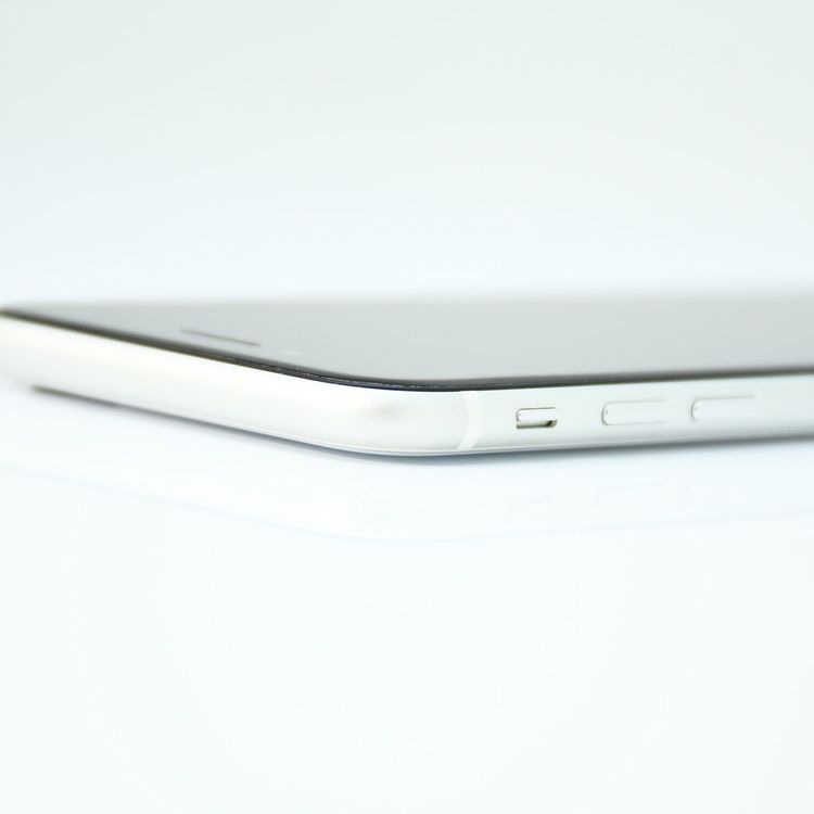 �����ʡ������Хåƥ꡼�������� 80���SIM�ե꡼ iPhone SE �裲���� 64GB�ۥ磻��