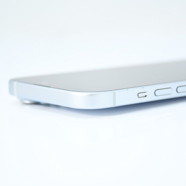 �ڽ����Хåƥ꡼82���docomo SIM�ե꡼ iPhone15 256GB �֥롼