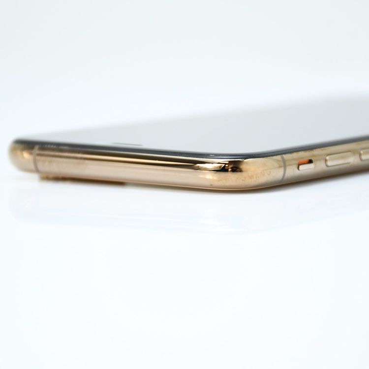 �����ʡ������Хåƥ꡼84���docomo SIM�ե꡼ iPhone XS 256GB �������