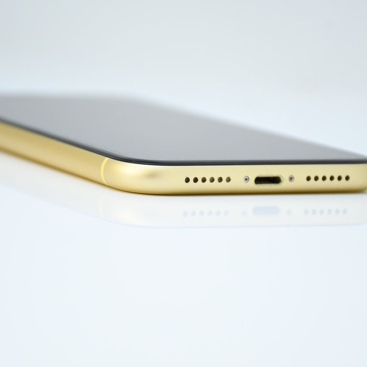 �����ʡ������Хåƥ꡼82���au SIM�ե꡼ iPhone XR 64GB ��������