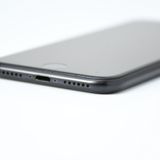 SIM�ե꡼ iPhone SE �裲���� 64GB �֥�å�