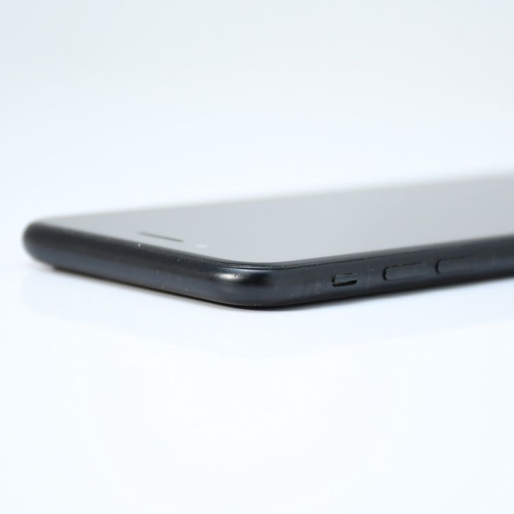 �ڱվ����ʡ��������SIM�ե꡼ iPhone SE �裲���� 64GB �֥�å�