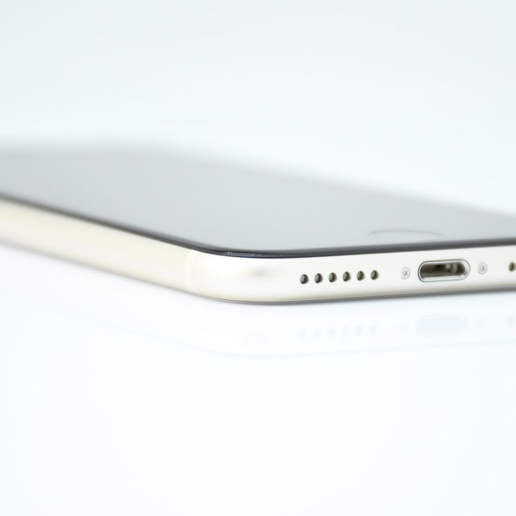 �ڽ����Хåƥ꡼86%��au SIM�ե꡼ iPhoneSE �裳���� 64GB �������饤��