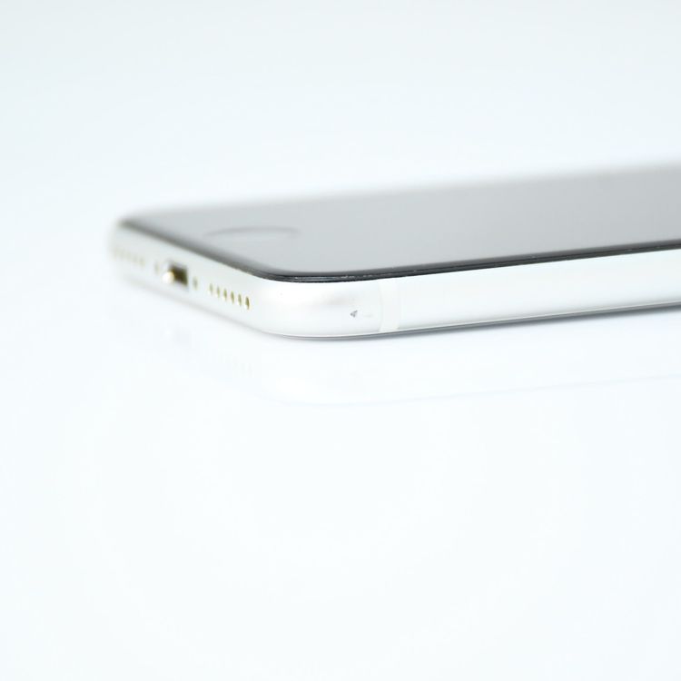 �ڱվ����ʡ������Хåƥ꡼��������84���SIM�ե꡼iPhone SE �裲���� 64GB�ۥ磻��