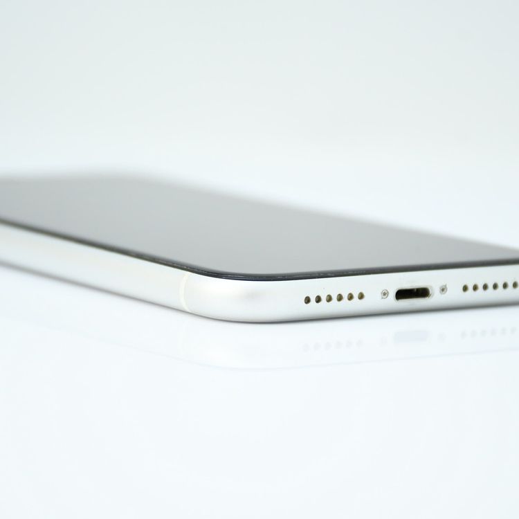 SIM�ե꡼ iPhone XR 128GB �ۥ磻��