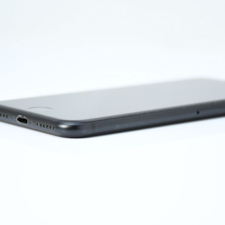 �ڱվ����ʡ�SIM�ե꡼ iPhone SE �裲���� 64GB �֥�å�