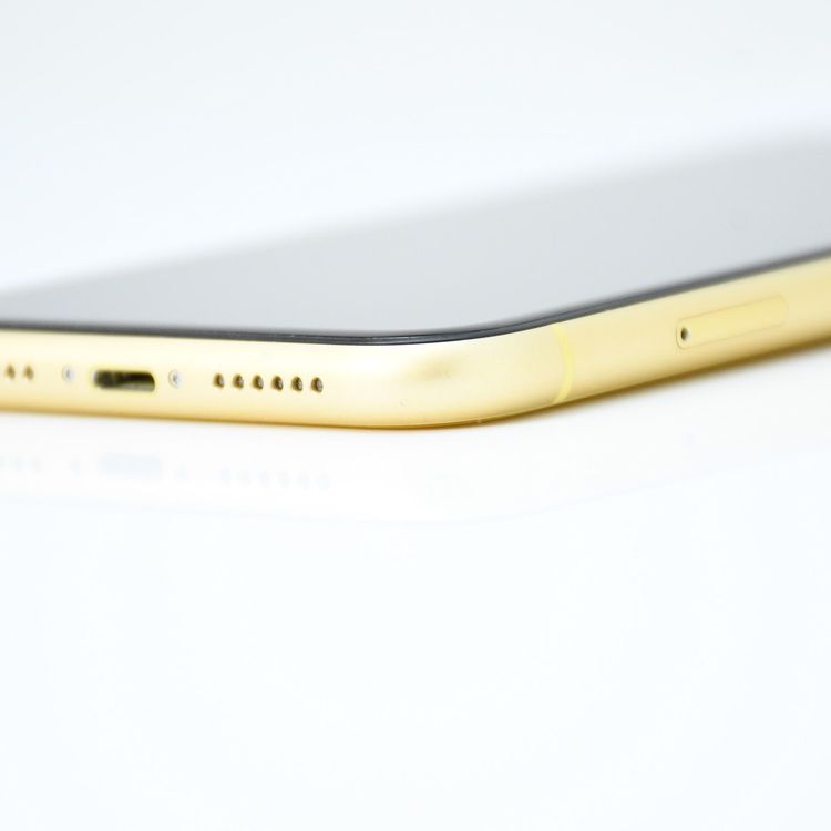 �����ʡ������Хåƥ꡼82���au SIM�ե꡼ iPhone XR 64GB ��������