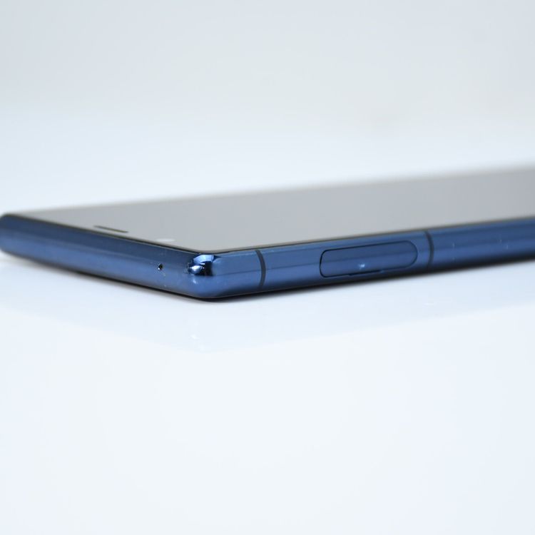 �ڱվ����ʡ�Softbank SIM�ե꡼ Xperia 5 901SO �֥롼