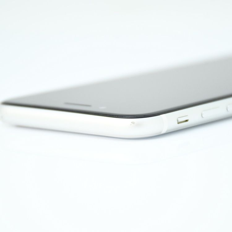 �ڱվ����ʡ������Хåƥ꡼82���docomo SIM�ե꡼ iPhone SE �裲���� 64GB