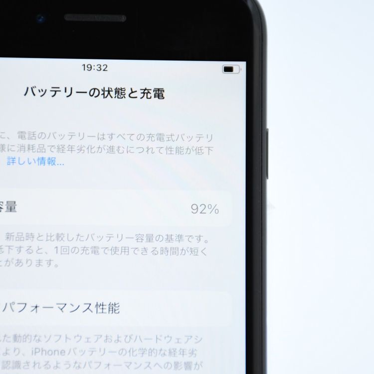 �ڽ����Хåƥ꡼�������� 92���SIM�ե꡼ iPhone SE �裲���� 64GB �֥�å�