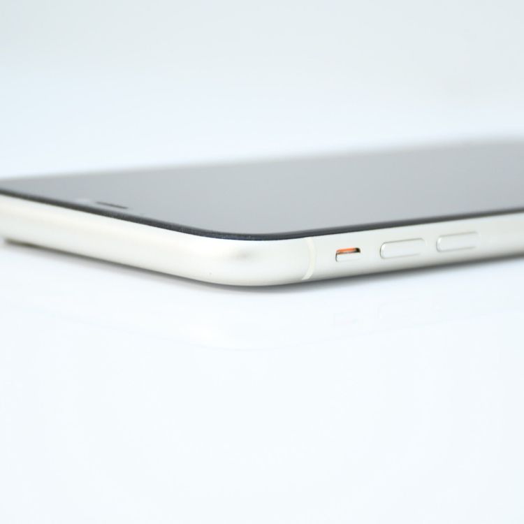 �����ʡ�docomo SIM�ե꡼ iPhone11 256GB �ۥ磻��