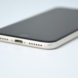 �ڱվ����ʡ������Хåƥ꡼��������87���au SIM�ե꡼ iPhoneSE �裳���� 64GB