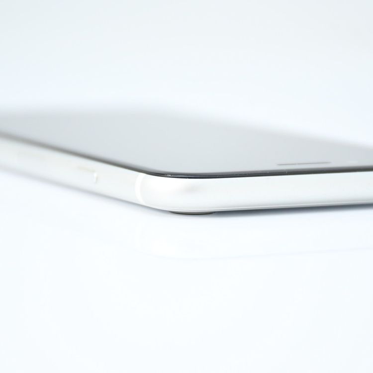 �����ʡ������Хåƥ꡼��������88���SIM�ե꡼ iPhone SE �裲���� 128GB�ۥ磻��