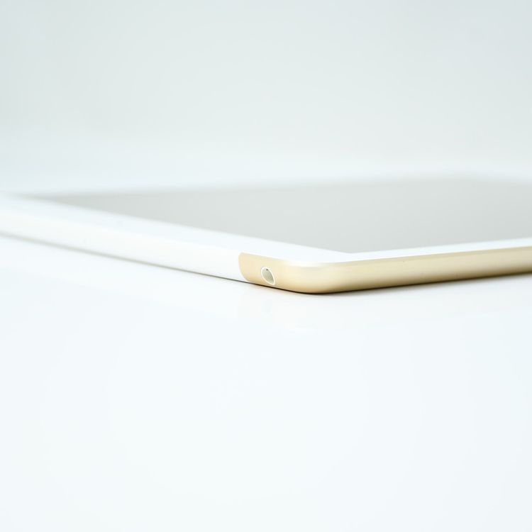 �����ʡ��Хåƥ꡼��������92���docomo SIM�ե꡼iPad ��5���� 32GB �������