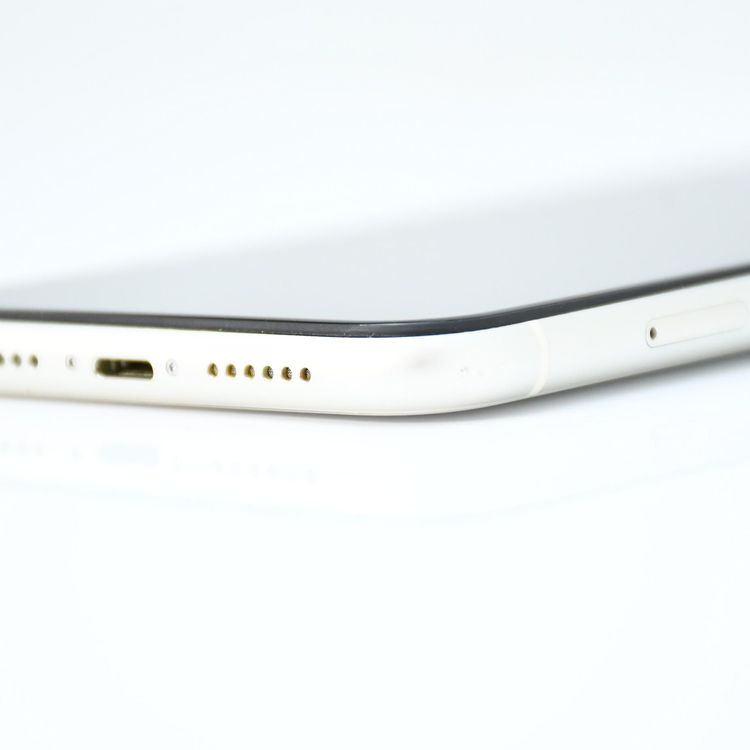 ��ư��ġ�����100 %���վ����ʡ� SIM�ե꡼ iPhone11 64GB �ۥ磻��