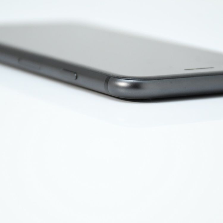 �ڱվ����ʡ�SIM�ե꡼ iPhone 8 64GB ���ڡ������쥤